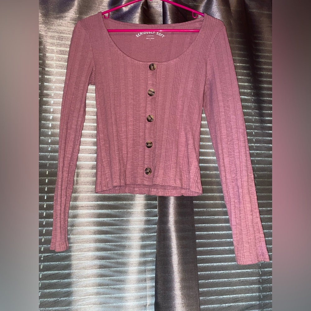 Nice dress/date top. Perfect for fall!